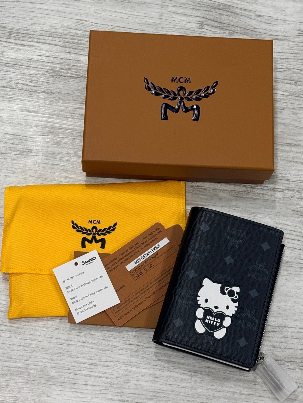 MCM x Hello Kitty Bifold Wallet - Japan exclusive! - BNIB - Picture 5 of 10